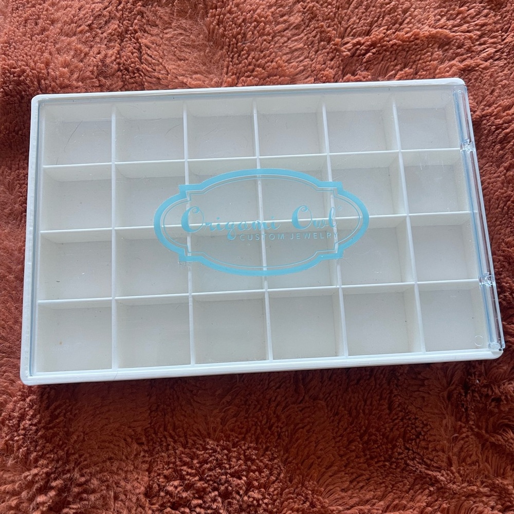 Origami Owl Clear White Jewelry Organizer with Light Blue Logo